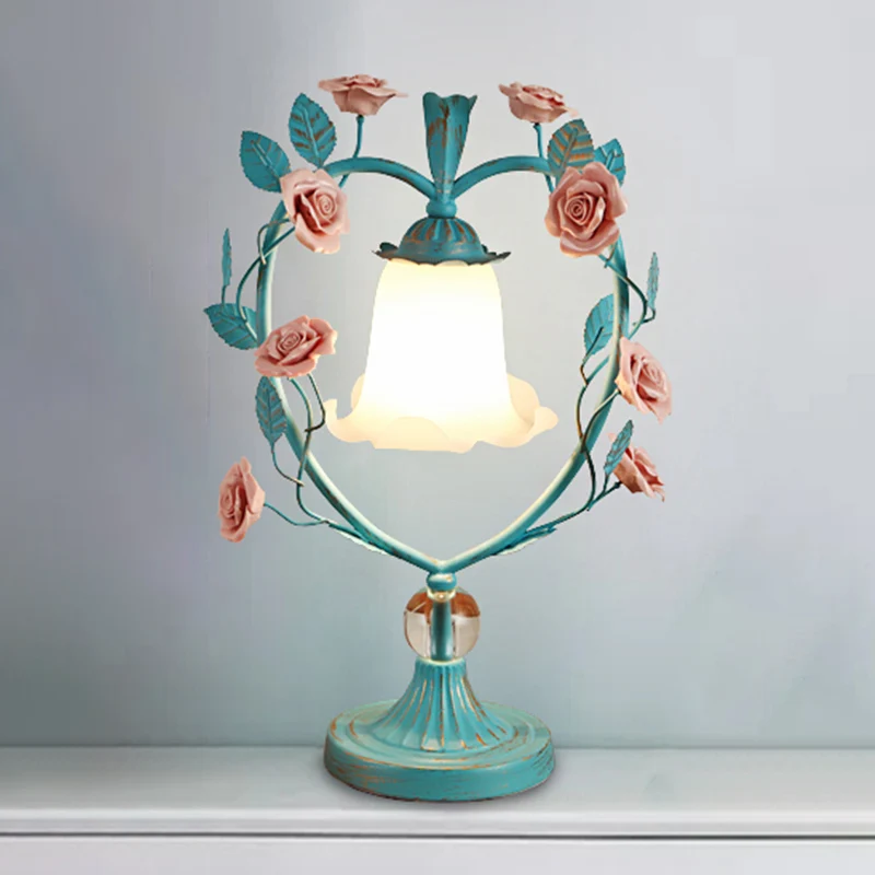 Beige/blauw nachtlampje met één kop Klassiek wit glas Bloom-leesboeklamp met hartframe en rozenontwerp Clearhalo