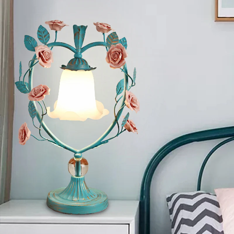 Beige/blauw nachtlampje met één kop Klassiek wit glas Bloom-leesboeklamp met hartframe en rozenontwerp Clearhalo