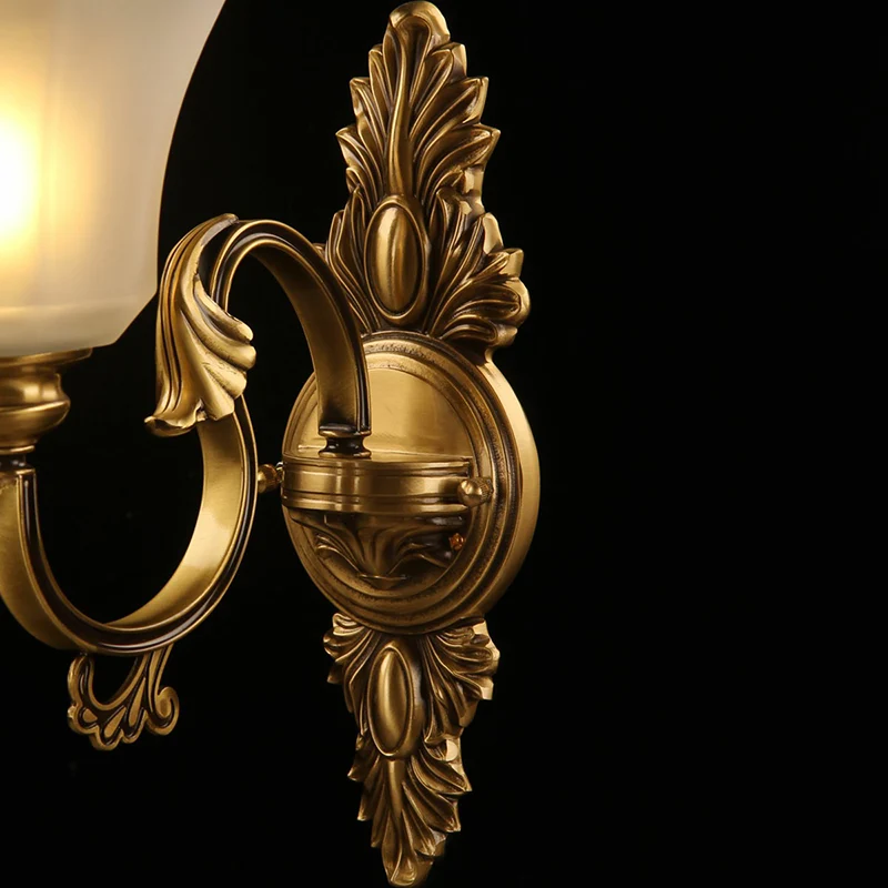 Bellenklok van matglas met antieke 1-lichts wandverlichtingsarmatuur brons Clearhalo
