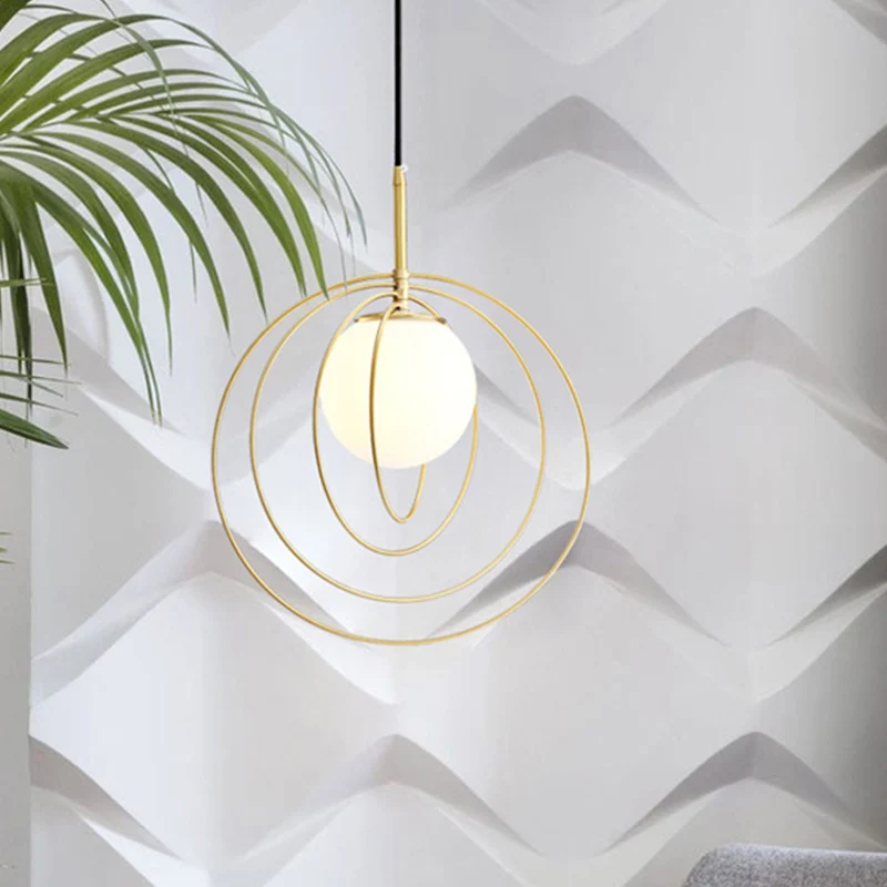 Beweegbare draadkooi slingerlamp eenvoudig nieuwigheid metaal 1 lamp gouden hangende hanger met bol opaal glazen kap Clear...
