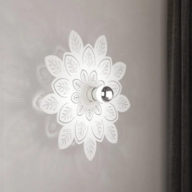 Bladvormige ijzeren schansverlichting Nordic 1-lichts witte LED-wandmontagelamp voor woonkamer Clearhalo