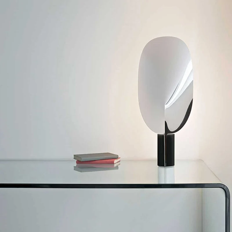 Bladvormige tafellamp Artistiek Metaal 1-lamps slaapkamernachtlampje met buisvoet Clearhalo