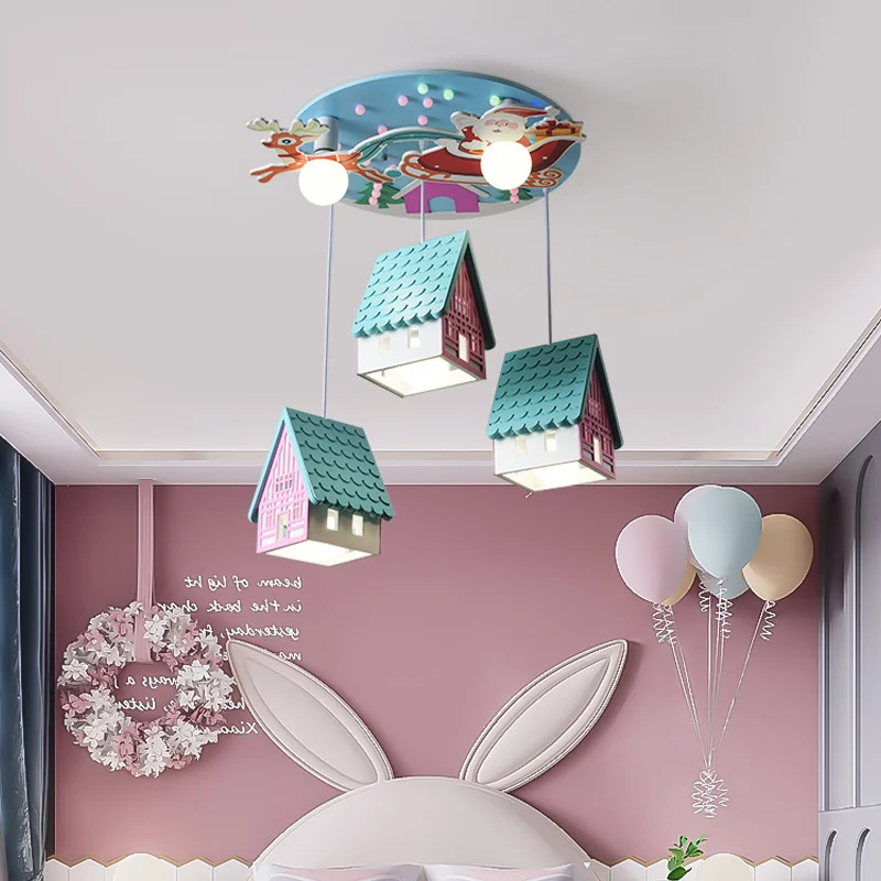 Blauwe tegel-dak huis cluster hanger cartoon 5 lampen houten hangende lichtarmatuur voor kinderkamer Clearhalo