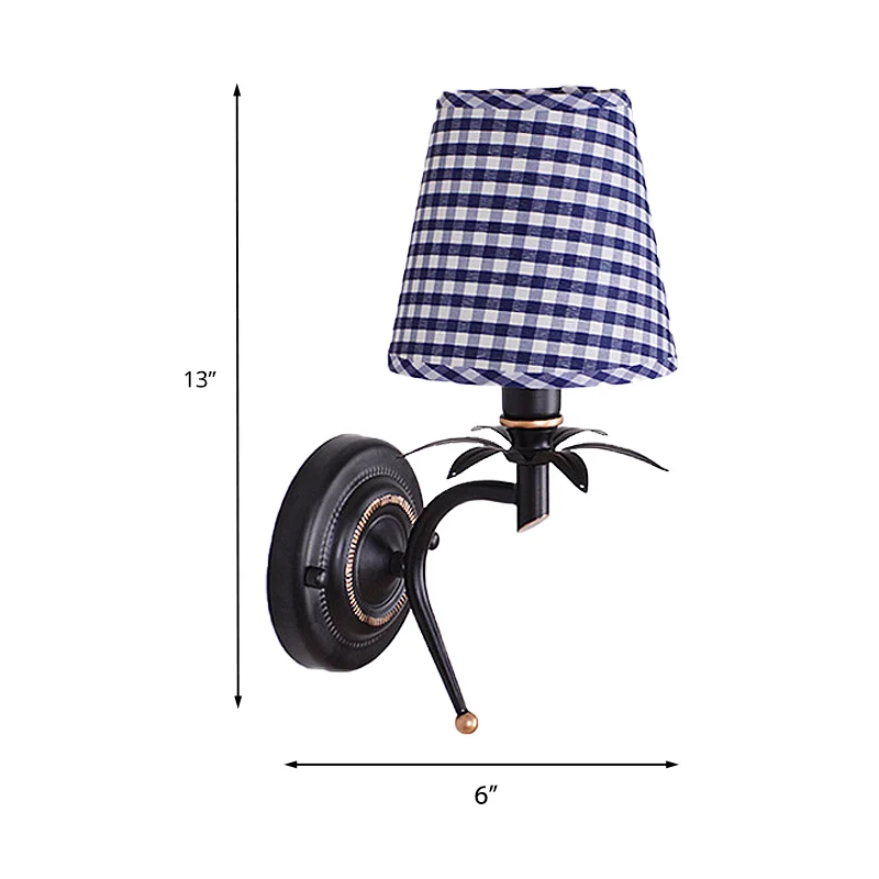 Blauwe wandmontagelamp met enkele kop, traditionele metalen conische schanslamp met roostervormige stoffen kap Clearhalo