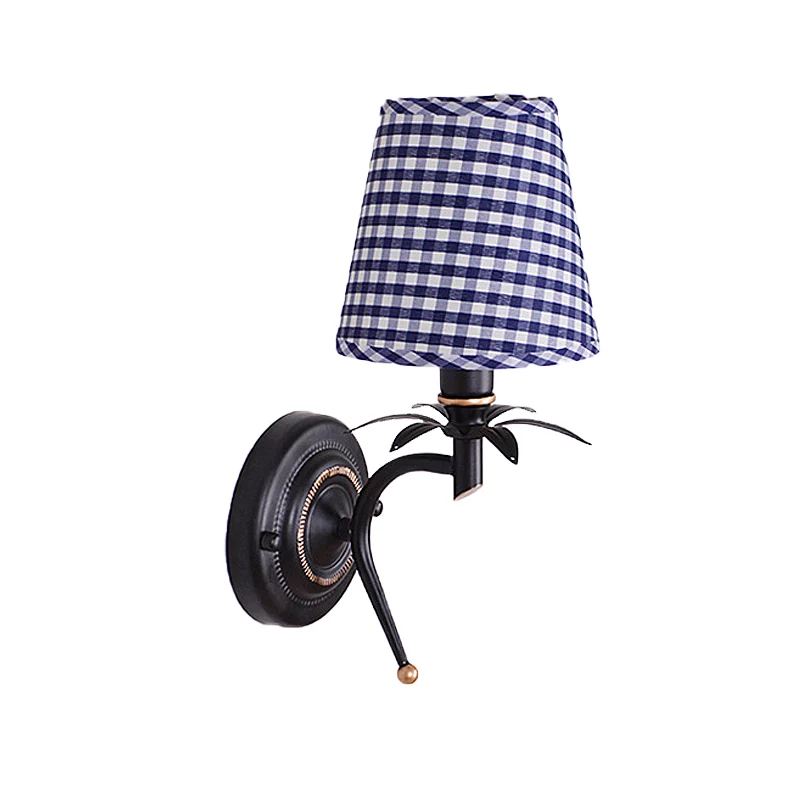 Blauwe wandmontagelamp met enkele kop, traditionele metalen conische schanslamp met roostervormige stoffen kap Clearhalo