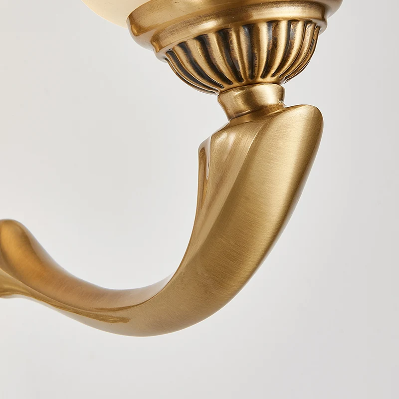 Bloem opaal glazen wandverlichting vintage stijl 1/2-licht slaapkamer wandgemonteerde lamp met gouden metalen arm Clearhalo