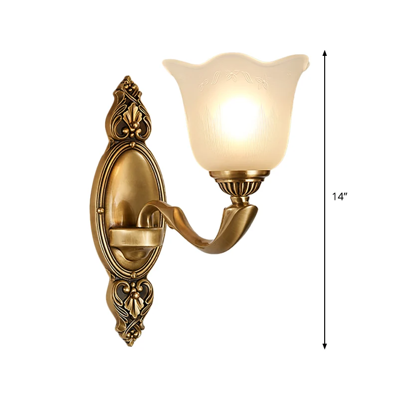 Bloem opaal glazen wandverlichting vintage stijl 1/2-licht slaapkamer wandgemonteerde lamp met gouden metalen arm Clearhalo