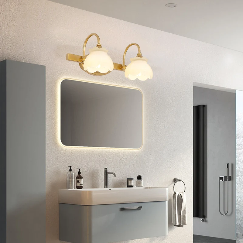 Blossom Badkamerijdelheidsspiegellicht Traditionele metalen LED 2/3/4 koppen Messing wandgemonteerde lamp Clearhalo