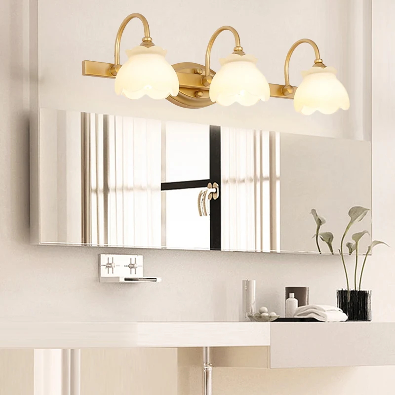 Blossom Badkamerijdelheidsspiegellicht Traditionele metalen LED 2/3/4 koppen Messing wandgemonteerde lamp Clearhalo