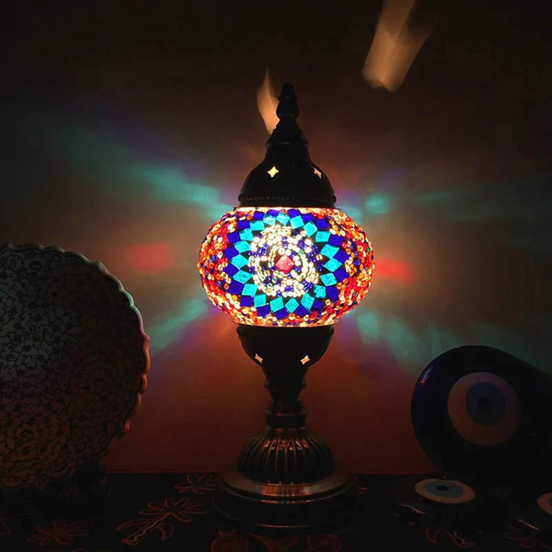 1 bol nachtkastjelamp Tradition rood/blauw/roze rood glas taakverlichting met metalen voet Clearhalo