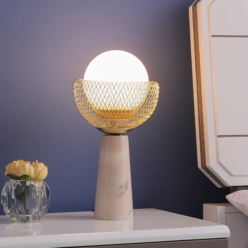 Bol wit glazen tafellamp Minimalistisch 1-koppige gouden nachtlamp met gaasontwerp Clearhalo