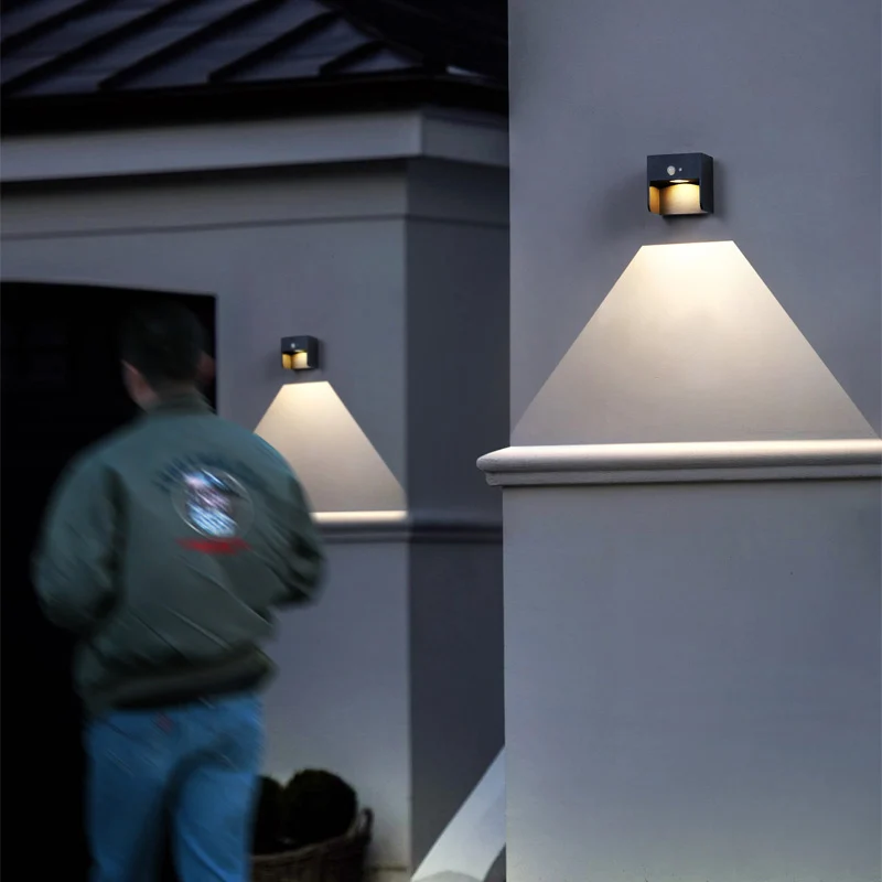 Box Solar Wandlamp Eenvoudige Stijl Metaal Zwarte Afwerking Wandmontage Verlichting voor Pathway Clearhalo