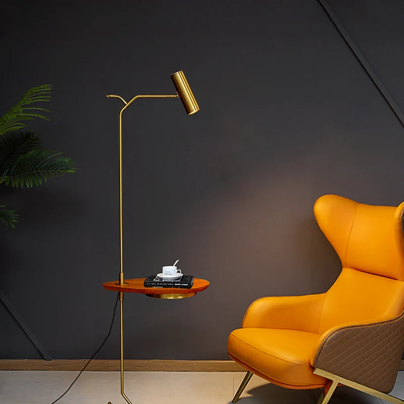 Buisvormige metalen vloertafellamp Postmoderne LED-gouden staande vloerlamp voor woonkamer Clearhalo