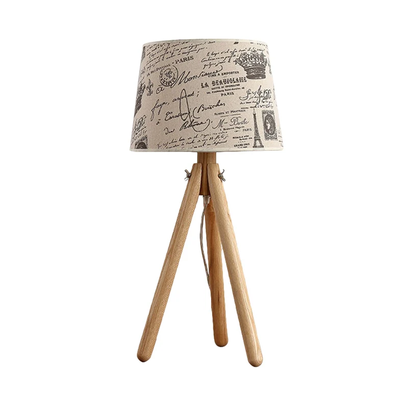 Bureaulamp met één lamp en taps toelopende schaduw met statief Moderne houten leeslamp beige voor hotel Clearhalo