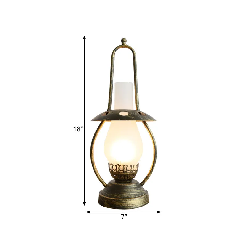 Bureaulamp met messing afwerking, industriële witte glazen lantaarn, metalen tafellamp met metalen voet Clearhalo