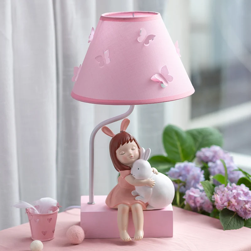 Cartoon conische stoffen nachtlamp met 1 kop en roze tafellamp met konijnenmotief en houten voet Clearhalo