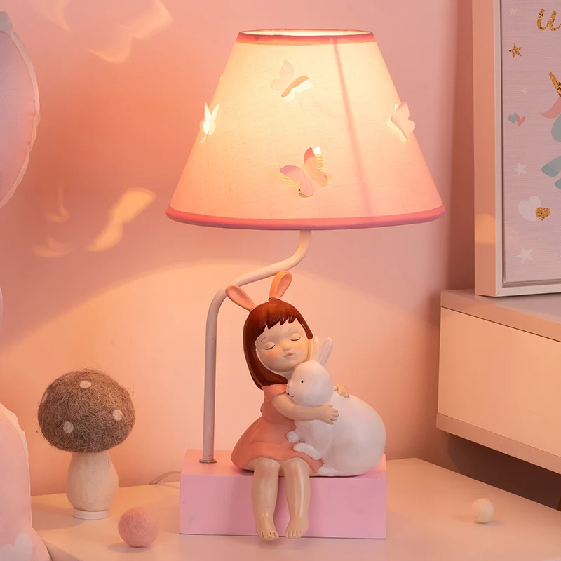 Cartoon conische stoffen nachtlamp met 1 kop en roze tafellamp met konijnenmotief en houten voet Clearhalo