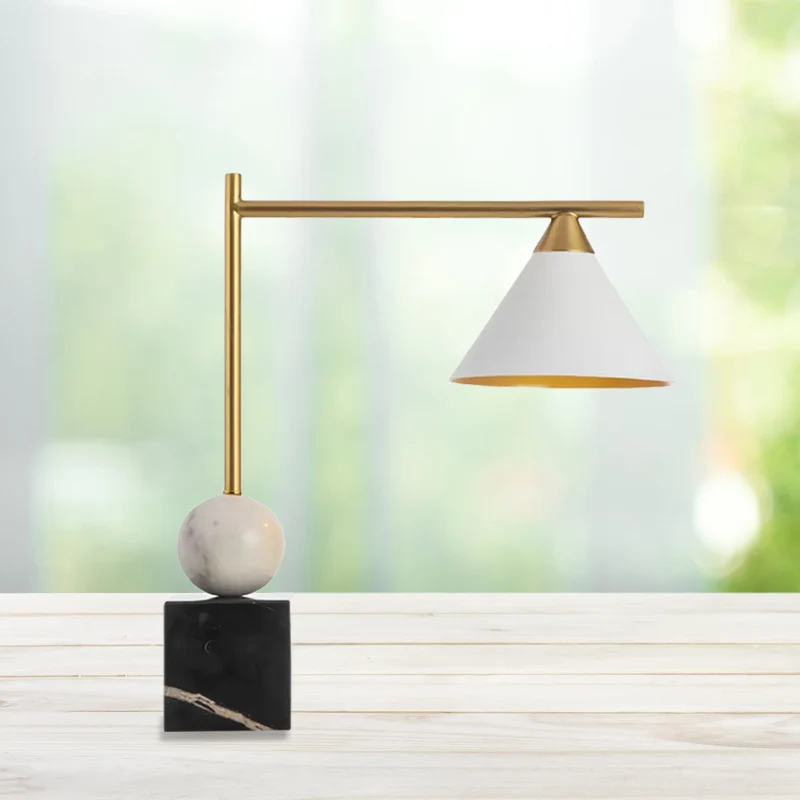 Conische bureauverlichting Minimalistische metalen enkele kop witte nachtkastjelamp met vierkante zwarte marmeren voet voo...