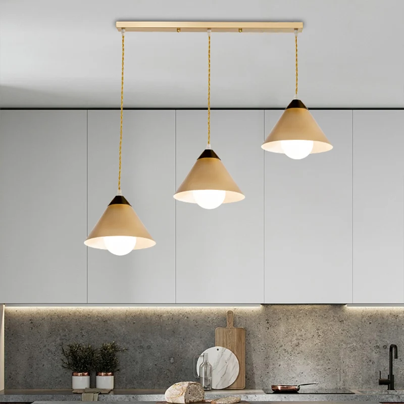 Conische metalen meervoudige hanglamp postmoderne 3-kops zwart-gouden hanglamp met ronde/lineaire luifel Clearhalo