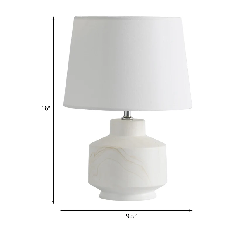 Conische stoffen nachtverlichting Eenvoud 1 kops tafellamp met witte afwerking en keramische voet Clearhalo