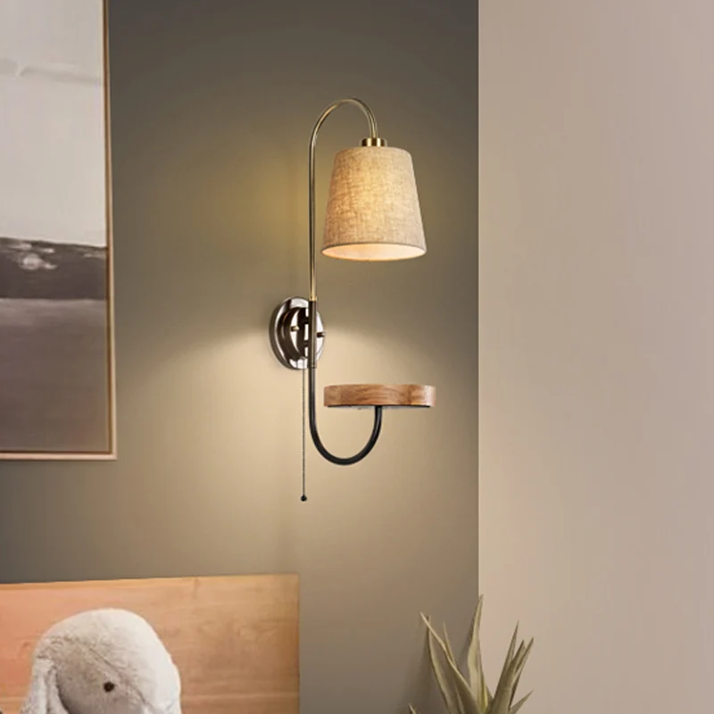 Conische stoffen trekketting Wandmontagelamp Moderne enkele houten schanslamp met USB-poort en houten rek Clearhalo