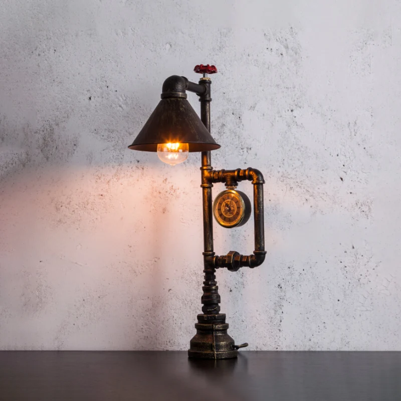 Conische tafelverlichting met 1 lamp en klokdeco Steampunk messing afwerking smeedijzeren staande tafellamp Clearhalo