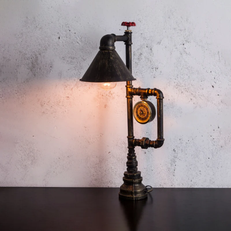 Conische tafelverlichting met 1 lamp en klokdeco Steampunk messing afwerking smeedijzeren staande tafellamp Clearhalo