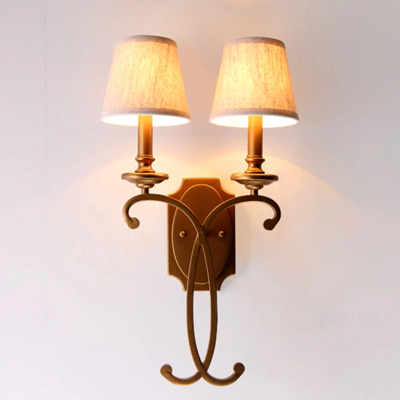 Country Cone Sconce lichtarmatuur 2-lichts metaal en stof wandmontage verlichting messing voor slaapkamer Clearhalo