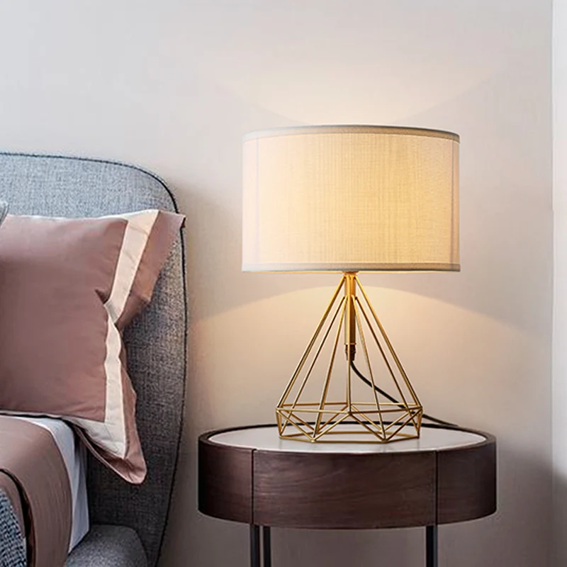 Diamond Cage tafellamp minimalistisch metallic 1 hoofd nachtkastje witte stoffen bureaulamp goud Clearhalo