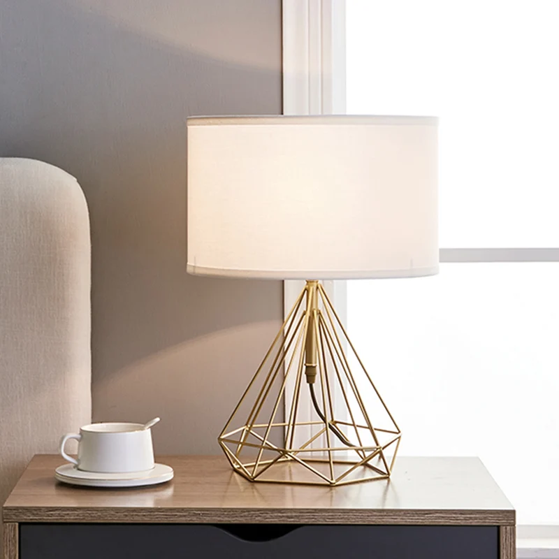 Diamond Cage tafellamp minimalistisch metallic 1 hoofd nachtkastje witte stoffen bureaulamp goud Clearhalo