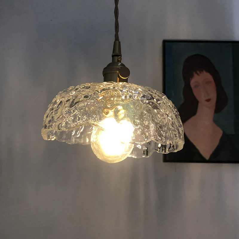 Doorschijnende gehamerde glazen bolvormige hanglamp, moderniteit, hangend verlichtingsarmatuur van messing met één lamp Cl...
