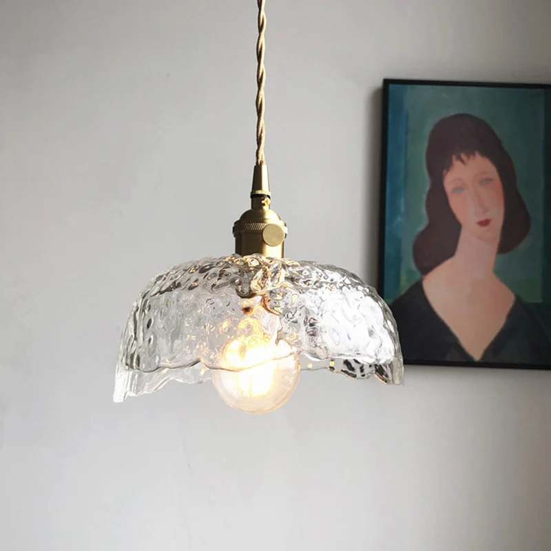 Doorschijnende gehamerde glazen bolvormige hanglamp, moderniteit, hangend verlichtingsarmatuur van messing met één lamp Cl...