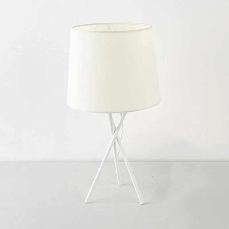 Drum Fabric Nachtverlichting Minimalistische nieuwigheid 1-lichts zwart/witte tafellamp met gekruiste benen Clearhalo