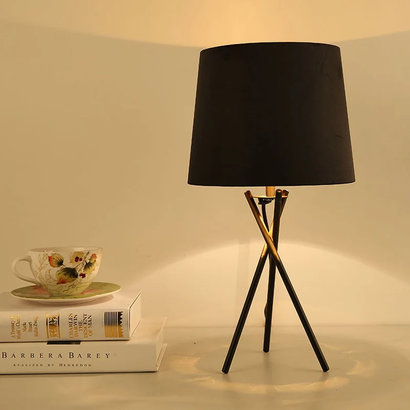 Drum Fabric Nachtverlichting Minimalistische nieuwigheid 1-lichts zwart/witte tafellamp met gekruiste benen Clearhalo