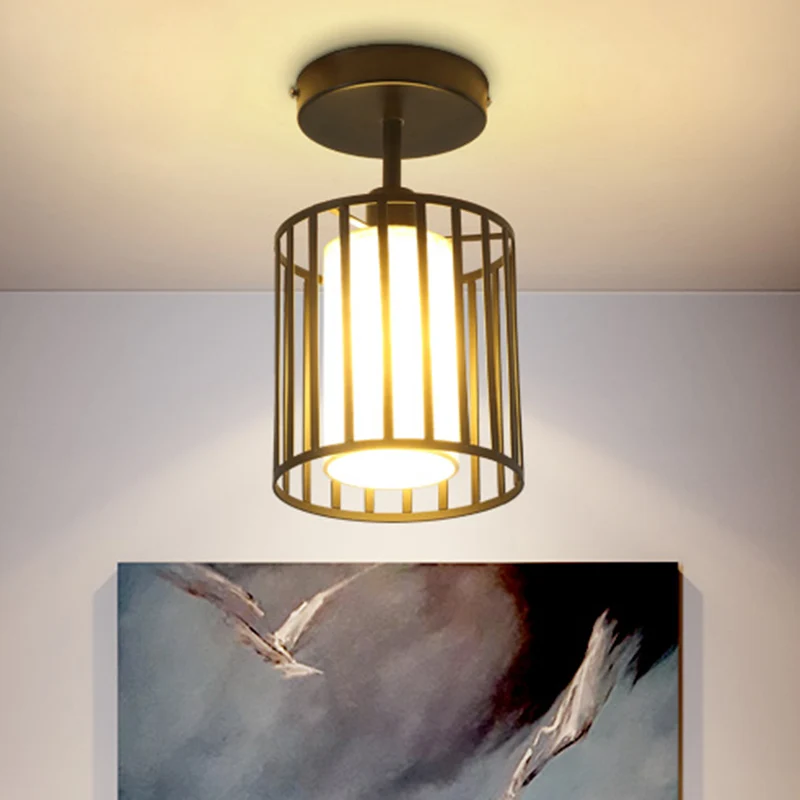 Een lichte cilinder/barrel semi-inbouw licht industrieel zwart metalen verlichtingsarmatuur voor gang met stoffen kap Clea...