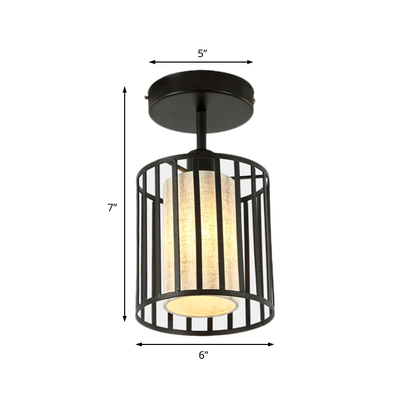 Een lichte cilinder/barrel semi-inbouw licht industrieel zwart metalen verlichtingsarmatuur voor gang met stoffen kap Clea...