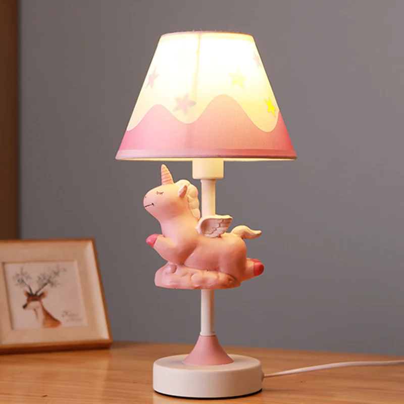 Eenhoorn slaapkamer nachtlampje hars 1-lichts cartoon nachttafellamp roze/geel/blauw met kegelvormige stoffen kap Clearhalo