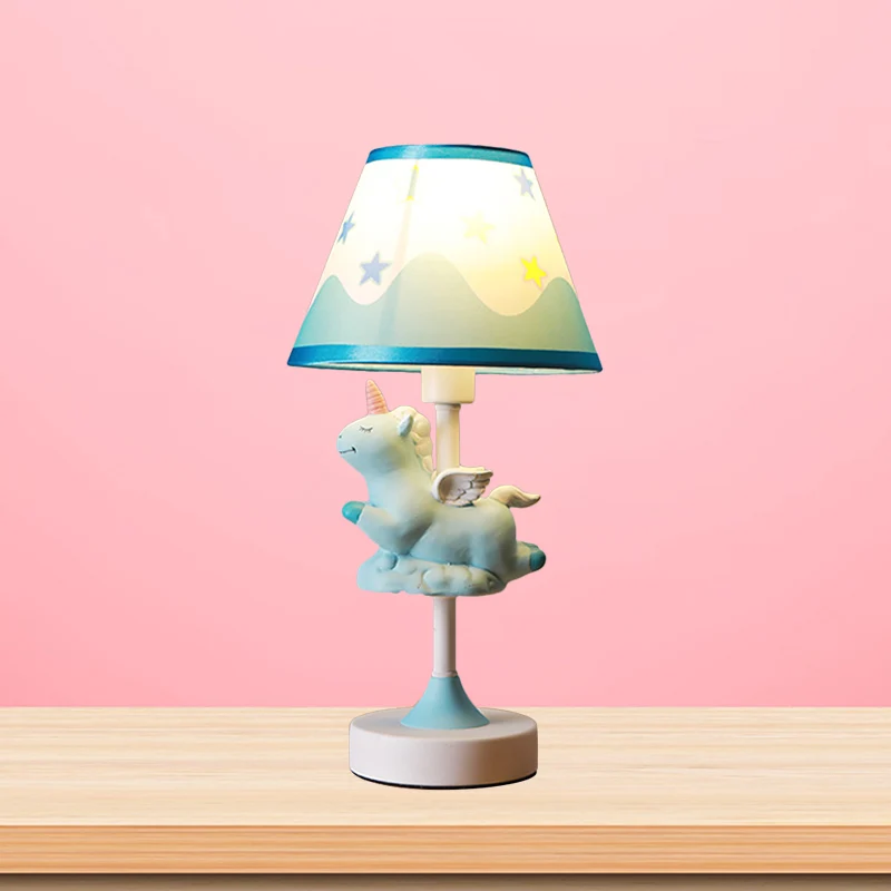 Eenhoorn slaapkamer nachtlampje hars 1-lichts cartoon nachttafellamp roze/geel/blauw met kegelvormige stoffen kap Clearhalo