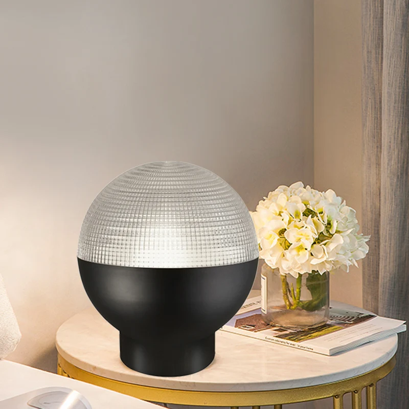 Eenvoudige globale prismatische glazen nachtlamp met 1 kop en tafelverlichting zwart/goud voor de woonkamer Clearhalo