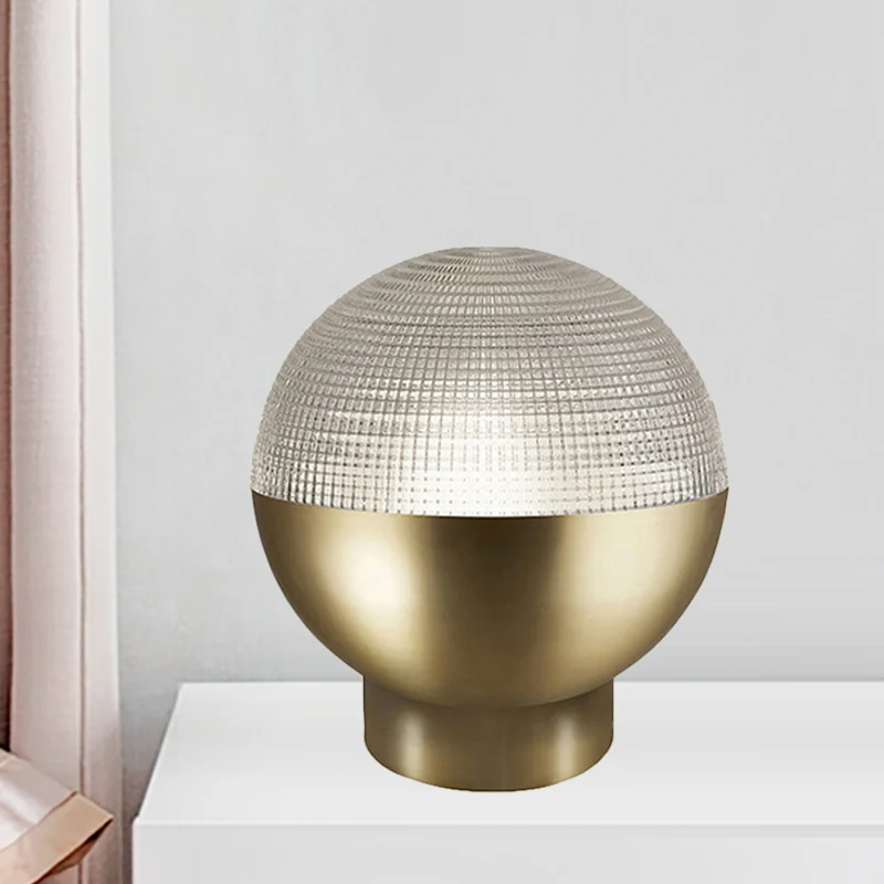 Eenvoudige globale prismatische glazen nachtlamp met 1 kop en tafelverlichting zwart/goud voor de woonkamer Clearhalo
