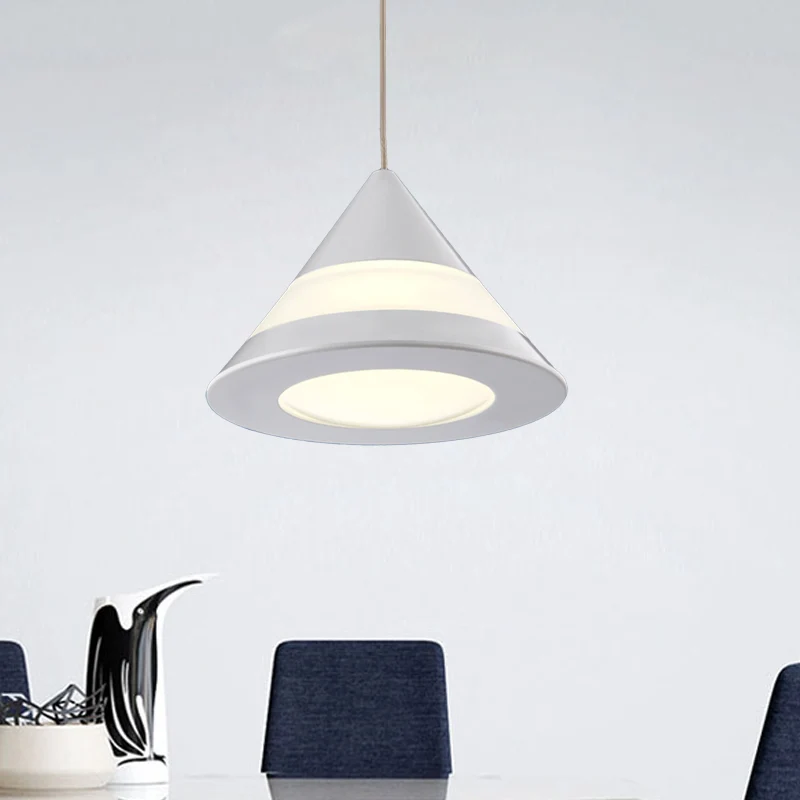Eenvoudige witte kegel hangende hanglamp metaal 3-lichts eetkamer hanglamp warm/wit Clearhalo