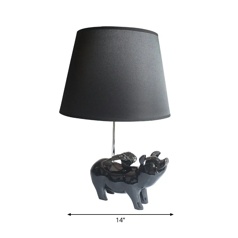 Eigentijdse Piggy Studielamp 1-lichts bureaulamp van hars met trapeziumvormige kap voor naast het bed Clearhalo