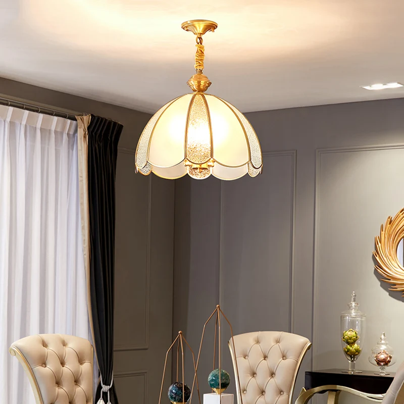 Elegante koepelvormige hanglamp met bloemscherm, gehamerd matglas, 1 licht messing hanglamp voor woonkamer Clearhalo