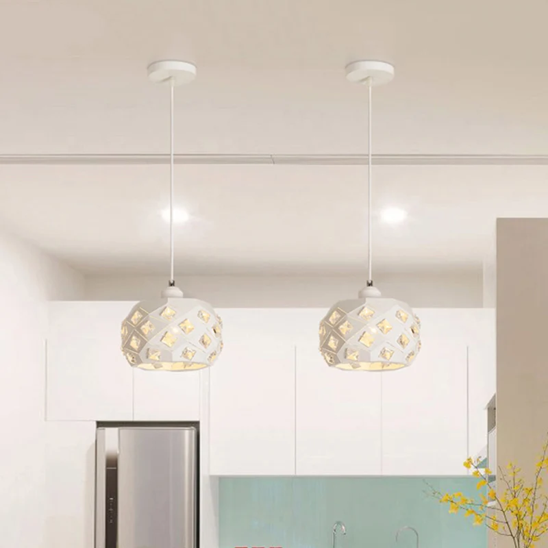 Enkele eetkamer slingerlamp Minimale witte afwerking Kristallen hanglamp met trommelijzeren kap Clearhalo