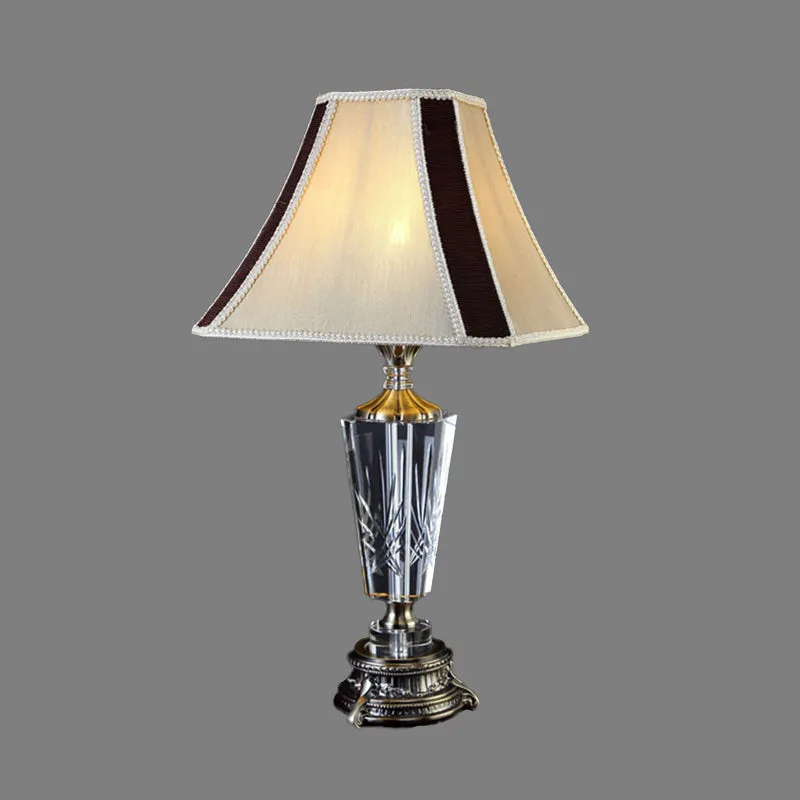Fabric Bell tafellamp moderne beige bureaulamp met 1 kop en gebeeldhouwde bronzen metalen voet Clearhalo