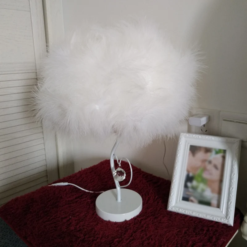 Feather Cloud Tafellamp Romantisch Scandinavisch 1 Lamp Wit Nachtlampje met Kristal Accent Clearhalo
