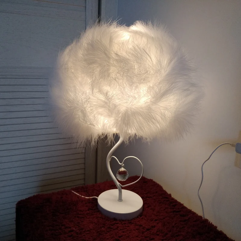 Feather Cloud Tafellamp Romantisch Scandinavisch 1 Lamp Wit Nachtlampje met Kristal Accent Clearhalo