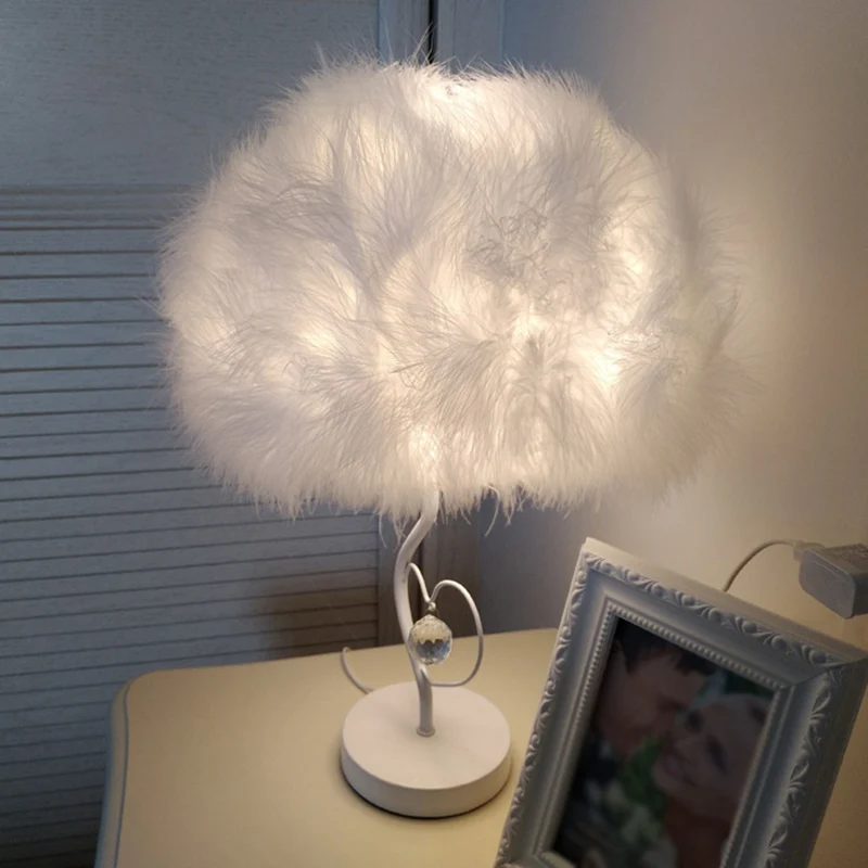 Feather Cloud Tafellamp Romantisch Scandinavisch 1 Lamp Wit Nachtlampje met Kristal Accent Clearhalo