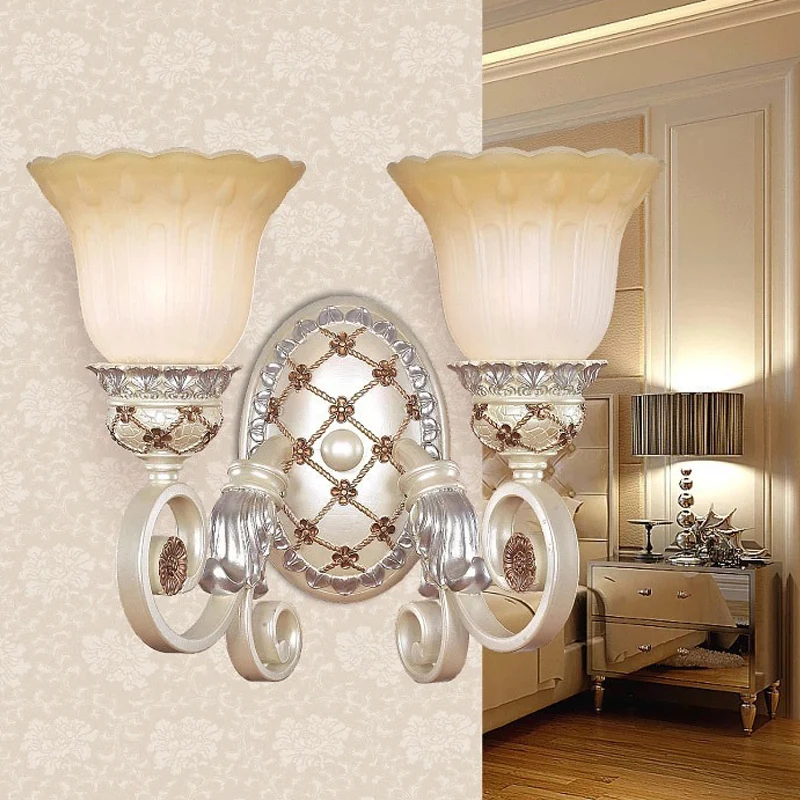 Franse landelijke bloesem wandkandelaar 1/2-lichts opaline glazen wandverlichtingsidee met wervelarm goud Clearhalo