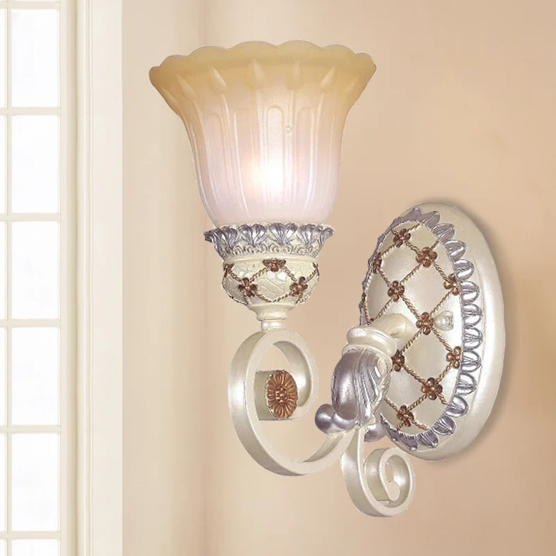 Franse landelijke bloesem wandkandelaar 1/2-lichts opaline glazen wandverlichtingsidee met wervelarm goud Clearhalo